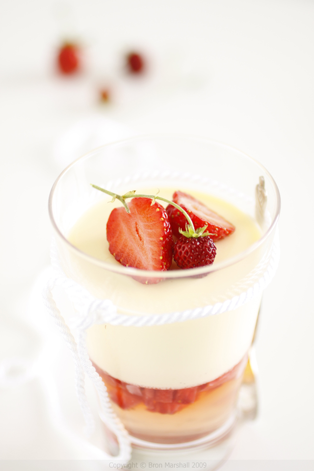 Champagne and Strawberries an Ideal Way to Welcome the New Year